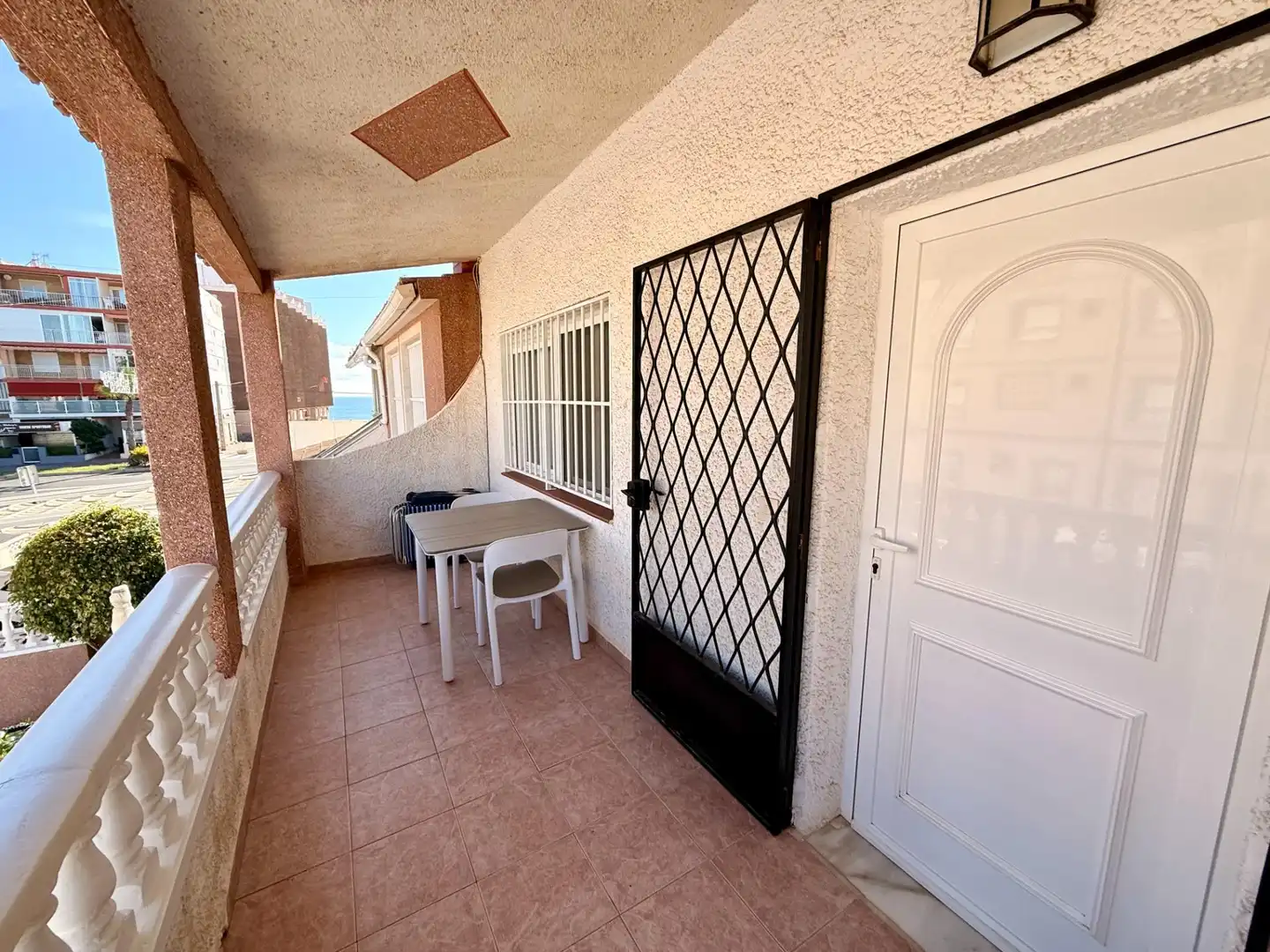 Terrassa de Casa adosada en venda en Torrevieja amb Terrassa, Moblat i Balcó