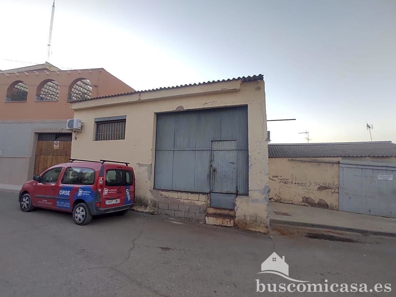 Vista exterior de Nau industrial en venda en Linares