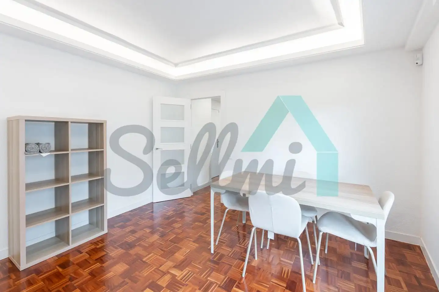 Comedor de Piso para compartir en Oviedo  con Calefacción, Parquet y Amueblado