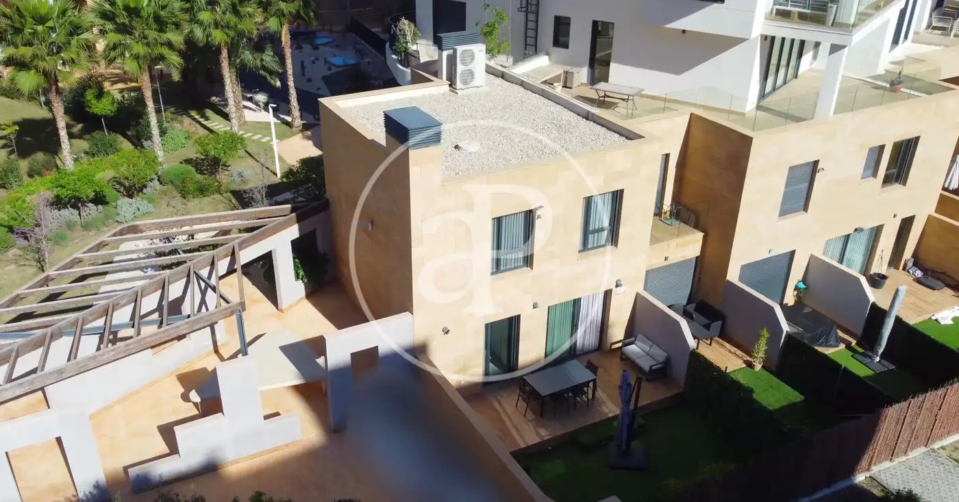 Außenansicht von Einfamilien-Reihenhaus zum Verkauf in Villajoyosa / La Vila Joiosa mit Klimaanlage, Heizung und Privatgarten