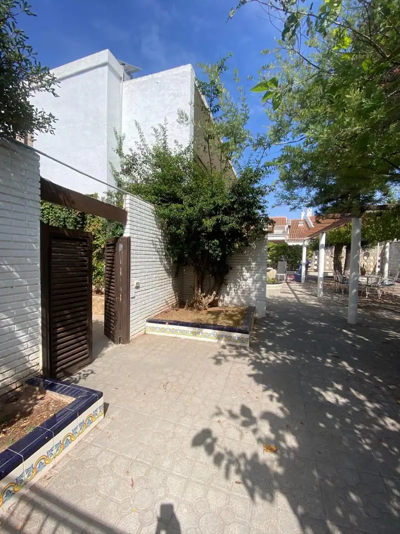 Vista exterior de Casa o xalet en venda en Sagunto / Sagunt amb Aire condicionat, Jardí privat i Terrassa