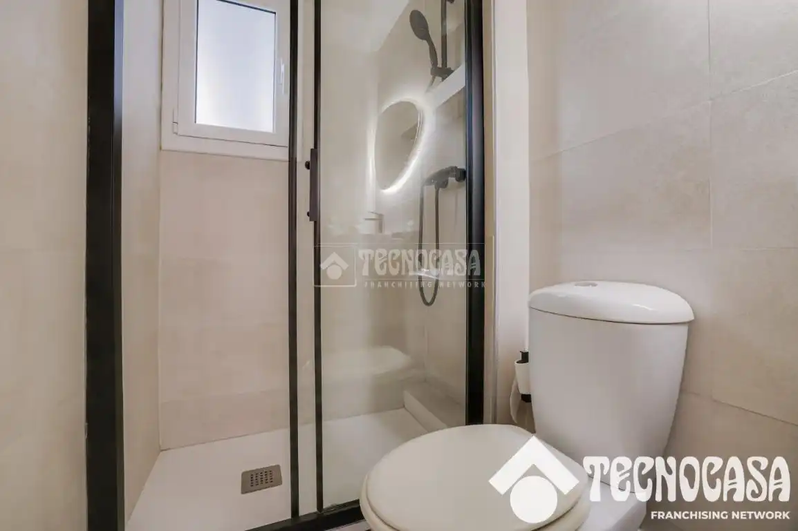 Baño de Piso en venta en Badalona con Calefacción y Balcón