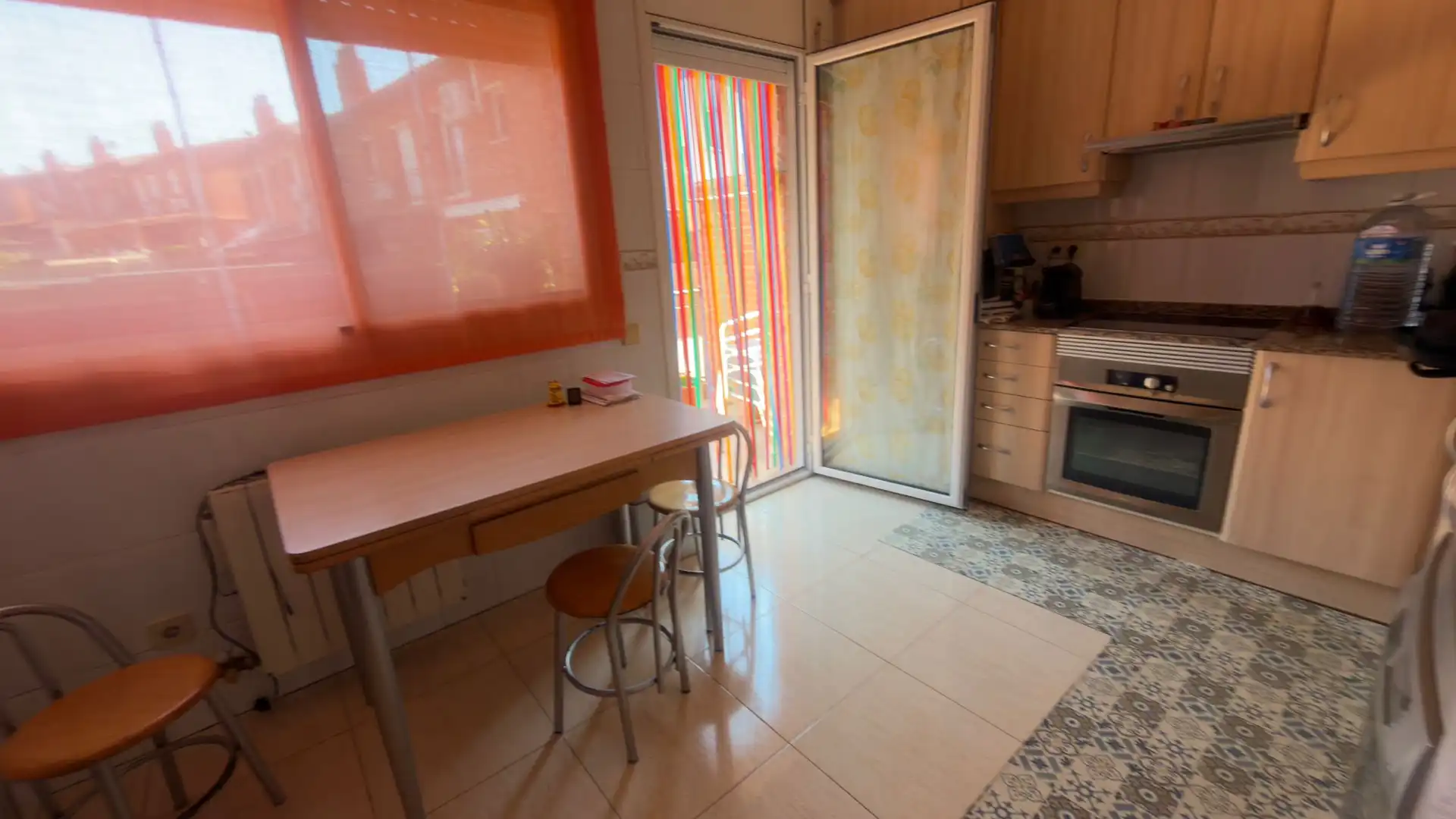 Cocina de Casa adosada en venta en Santa Perpètua de Mogoda con Aire acondicionado, Calefacción y Jardín privado