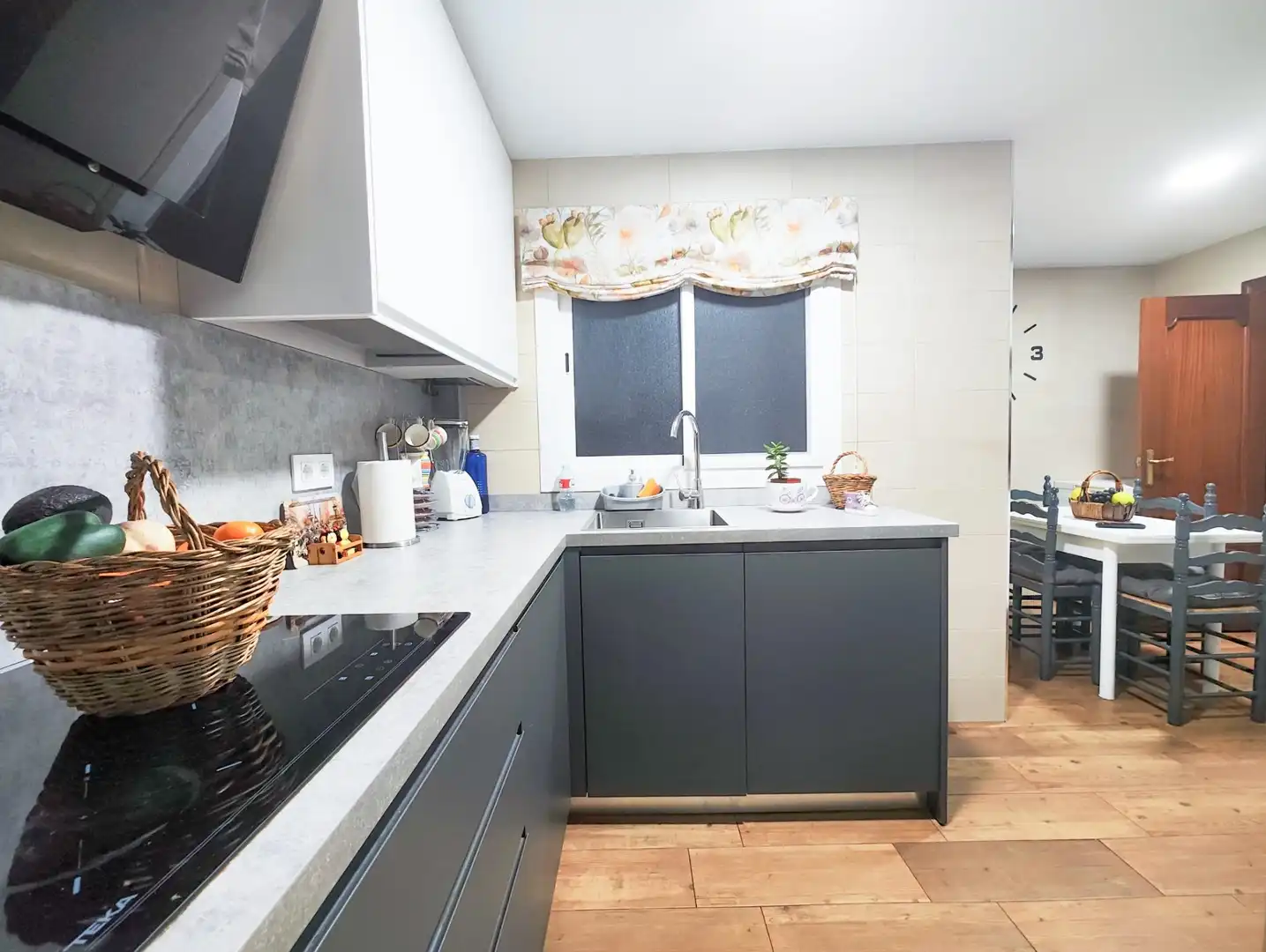 Küche von Wohnung zum Verkauf in Puertollano mit Klimaanlage, Parkett und Möbliert