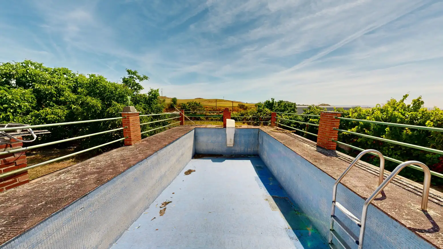 Swimming pool of Land for sale in Tafalla