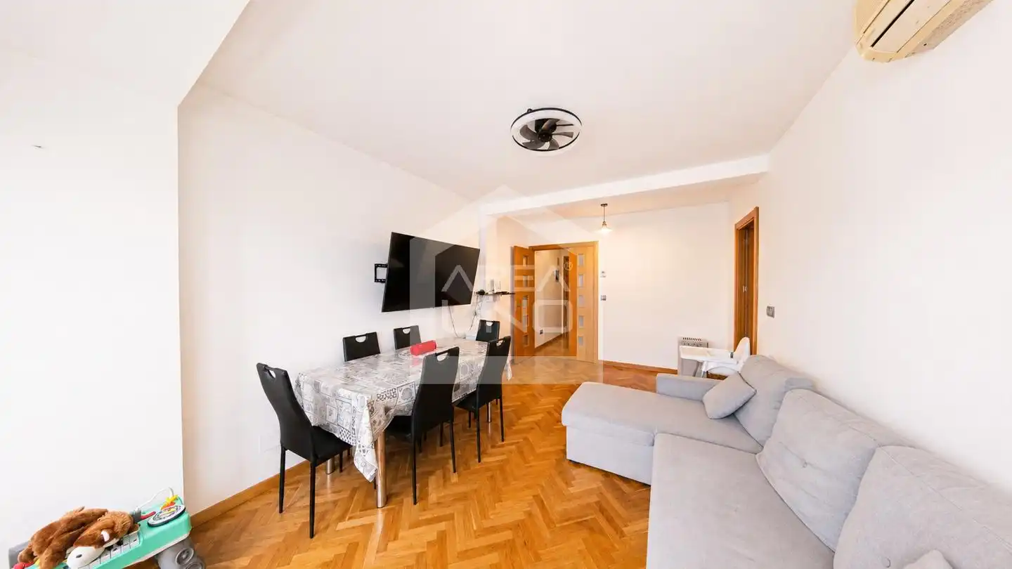 Living room of Flat for sale in Alcorcón  with Air Conditioner, Heating and Parquet flooring