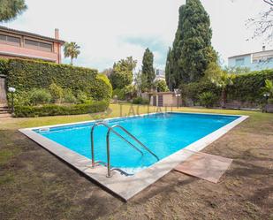 Piscina de Casa adosada en venda en Sitges amb Aire condicionat, Calefacció i Jardí privat