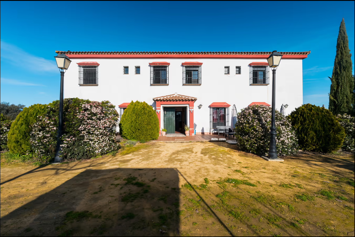 Exterior view of Building for sale in El Ronquillo