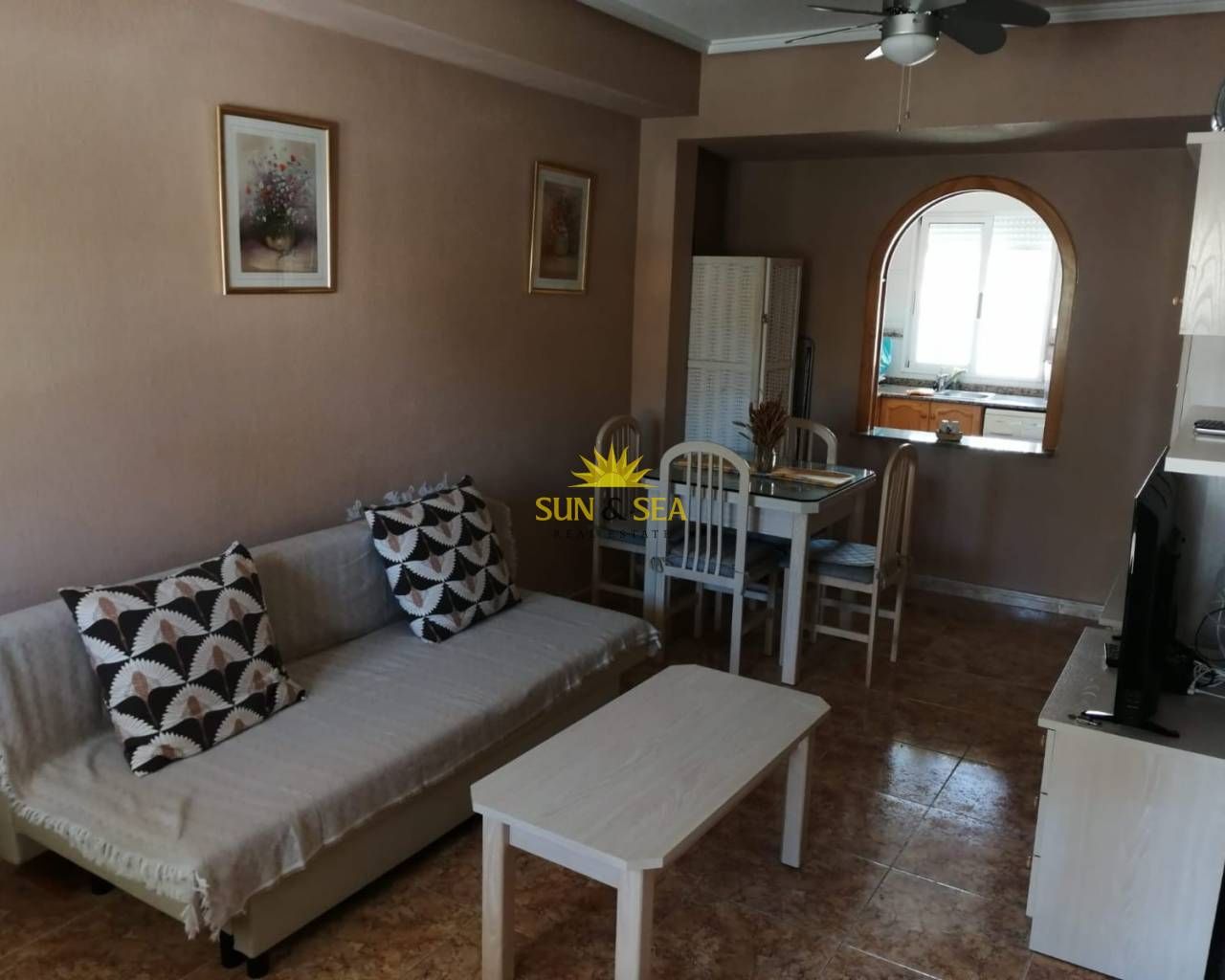 Sala d'estar de Casa o xalet de lloguer en Santa Pola amb Calefacció, Piscina i Moblat