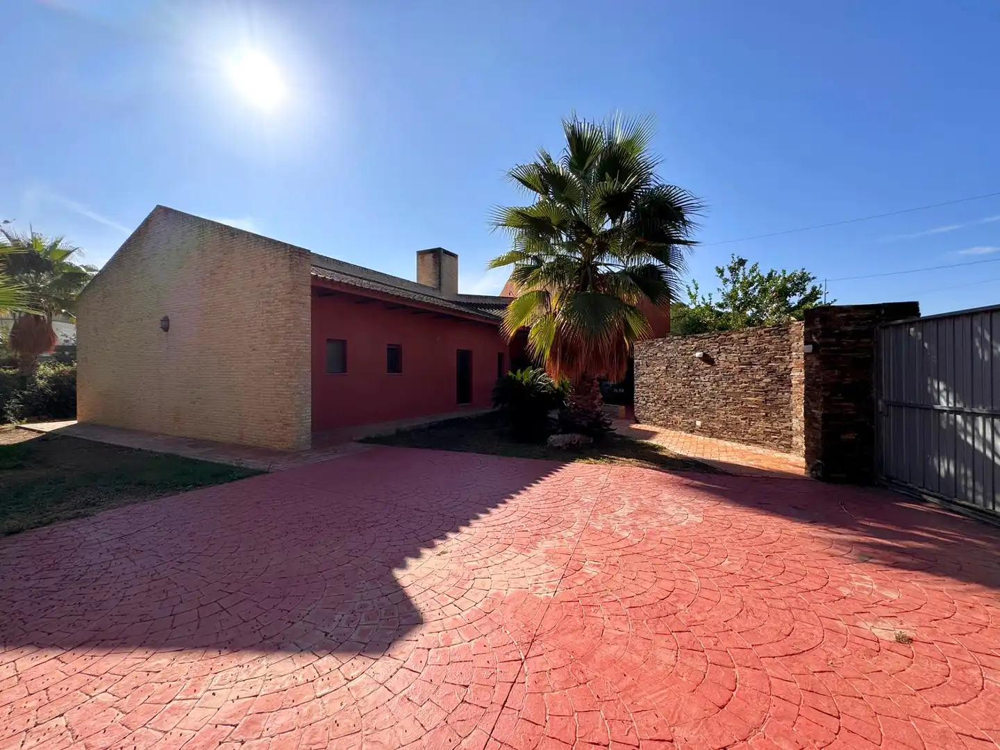 Vista exterior de Casa o chalet en venta en Carmona con Aire acondicionado, Calefacción y Jardín privado