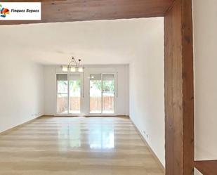 Living room of Flat for sale in Begues  with Heating, Oven and Balcony