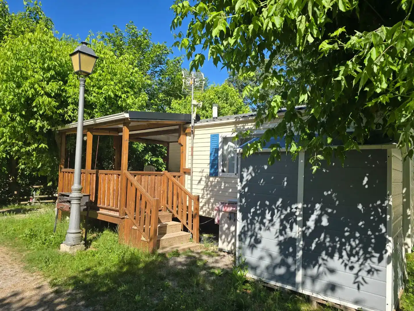 Vista exterior de Pis en venda en La Pobla de Lillet amb Parquet, Traster i Piscina