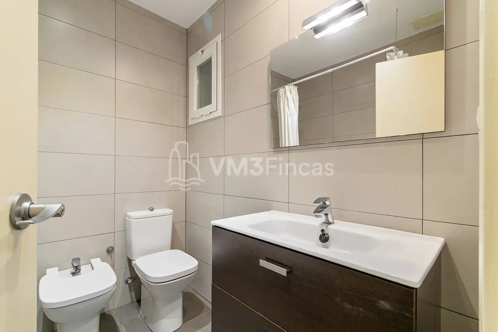 Badezimmer von Wohnung zur Miete in Barcelona mit Klimaanlage, Heizung und Parkett