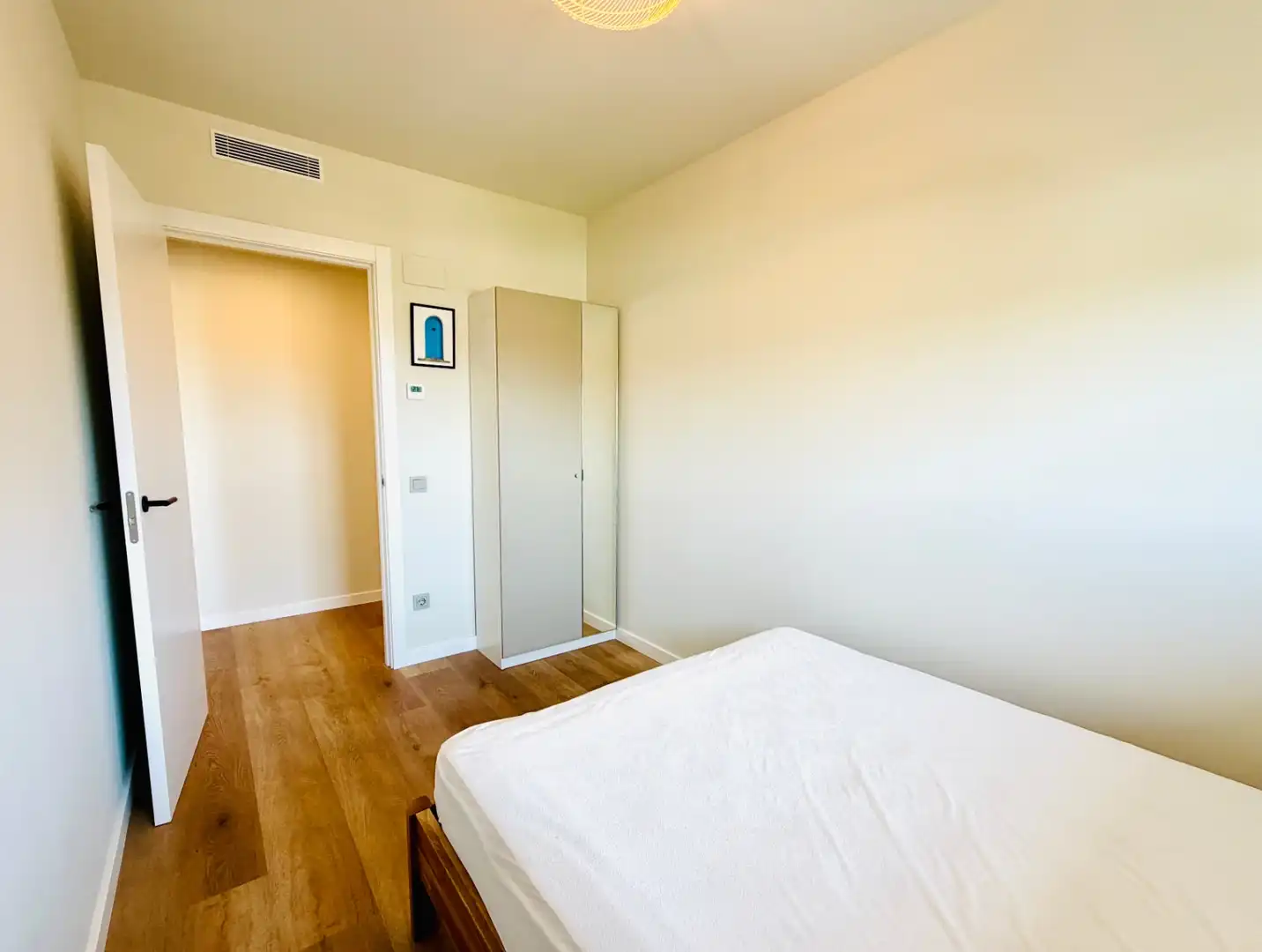 Dormitori de Apartament de lloguer en Sitges amb Aire condicionat, Calefacció i Jardí privat