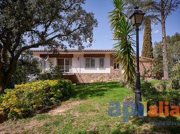 Chalet con balcón en venta en Carrer de Roques Altes