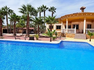 Villa con piscina in vendita a Catral