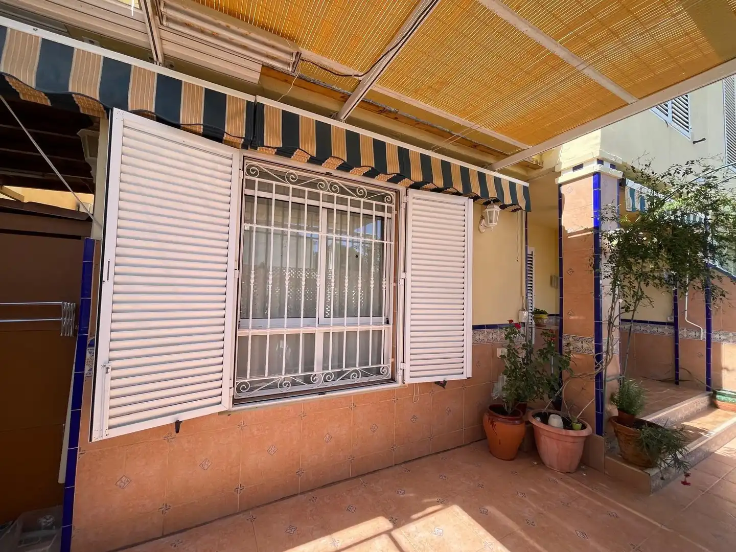 Vista exterior de Casa o chalet de alquiler en Santa Pola con Aire acondicionado, Amueblado y Piscina comunitaria