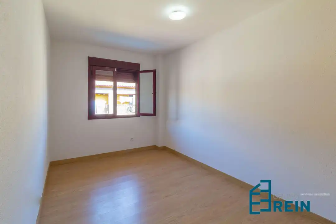 Habitación de Piso de alquiler en Magán con Calefacción, Piscina y Balcón