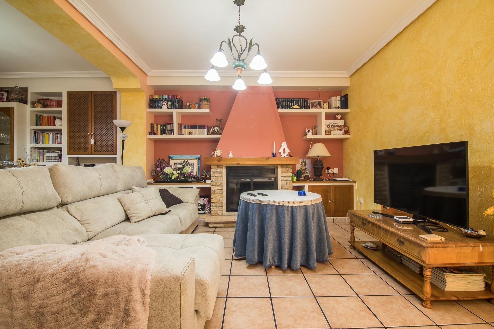 Sala d'estar de Casa o xalet en venda en Algueña amb Aire condicionat, Calefacció i Terrassa