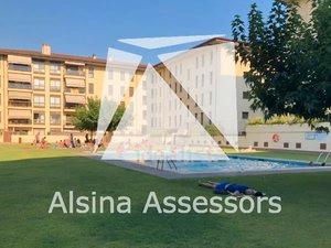 Piscina de Pis en venda en Girona Capital amb Aire condicionat, Calefacció i Jardí privat