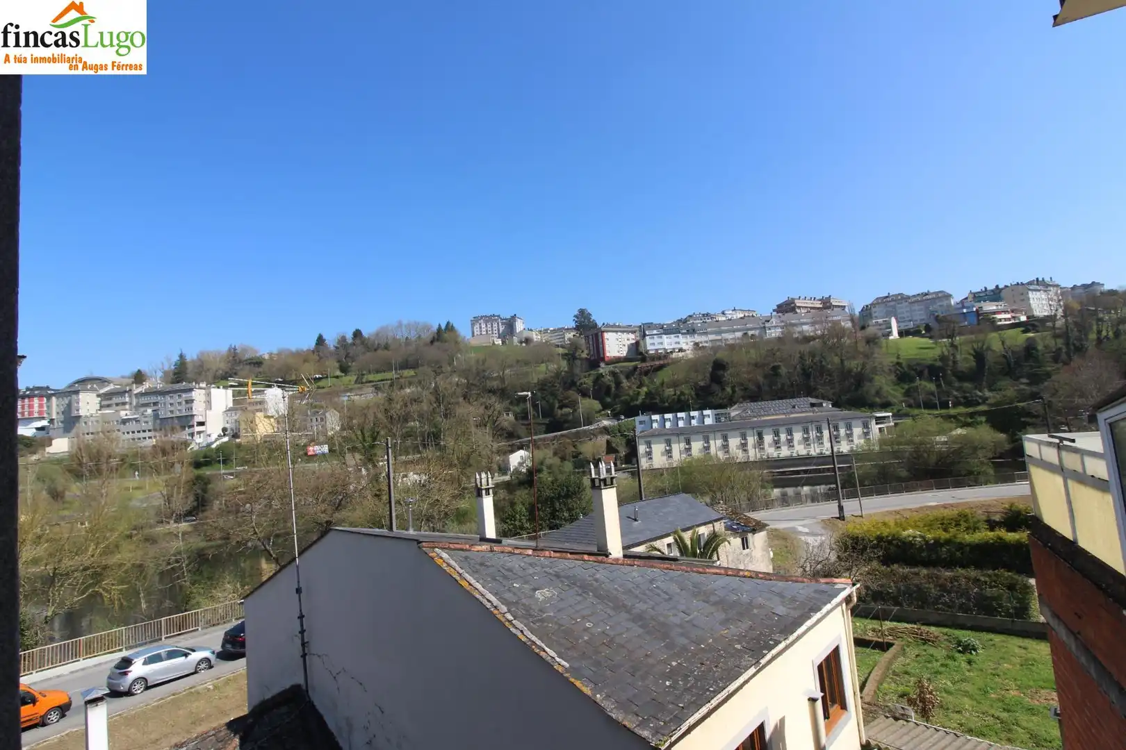 Vista exterior de Casa o xalet en venda en Lugo amb Calefacció