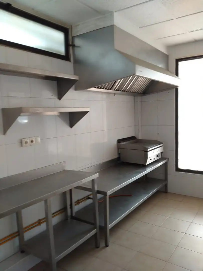 Cuina de Local en venda en Murcia amb Aire condicionat, Terrassa i Moblat