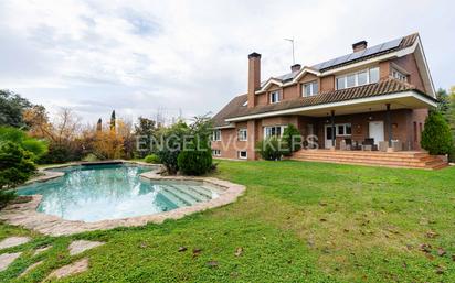 Jardí de Casa o xalet en venda en Las Rozas de Madrid amb Calefacció, Jardí privat i Piscina