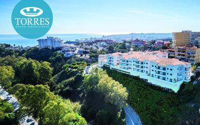 Vista exterior de Àtic en venda en Fuengirola amb Aire condicionat, Terrassa i Traster