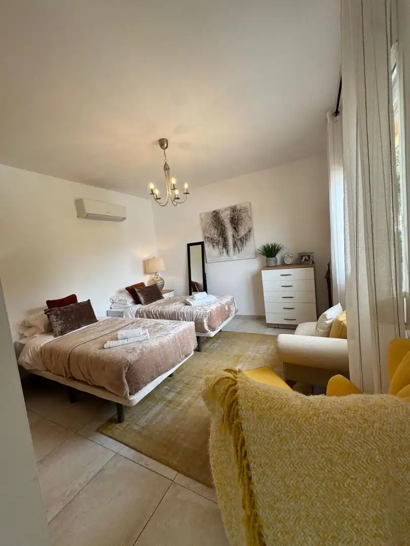 Dormitori de Casa o xalet en venda en L'Alfàs del Pi amb Aire condicionat, Jardí privat i Terrassa
