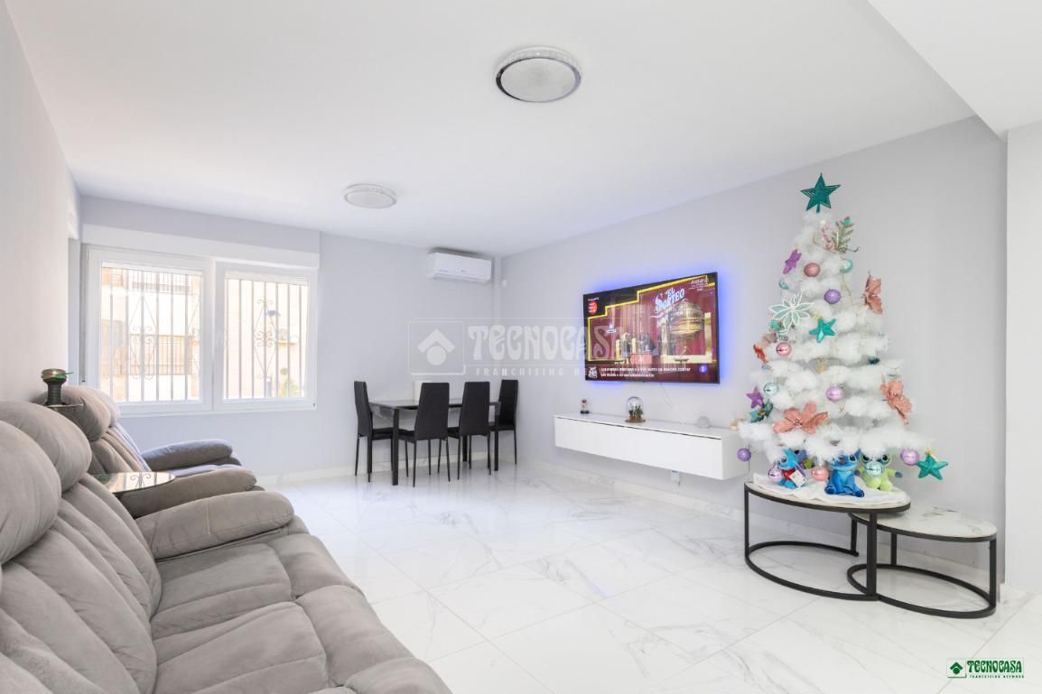 Sala d'estar de Pis en venda en  Almería Capital