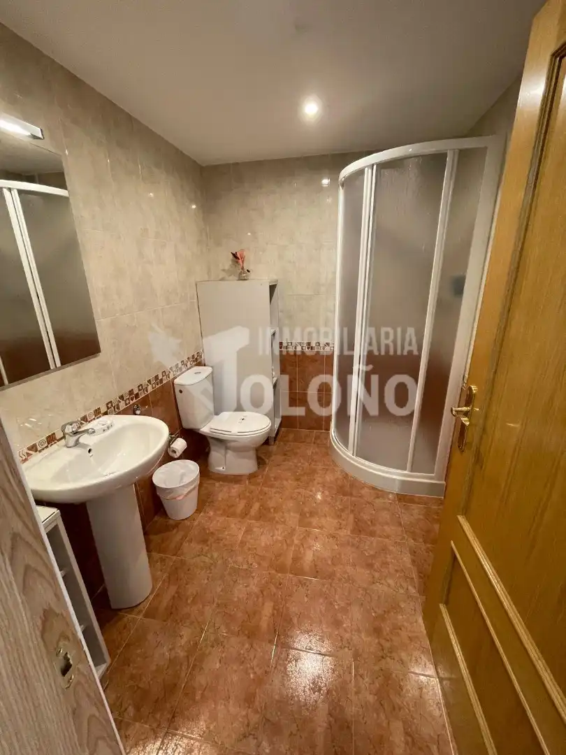 Baño de Apartamento en venta en Cuzcurrita de Río Tirón con Calefacción, Terraza y Amueblado