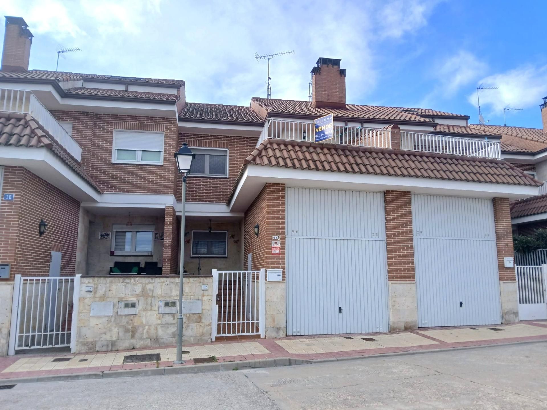 Exterior view of Single-family semi-detached for sale in Íscar  with Heating, Private garden and Terrace