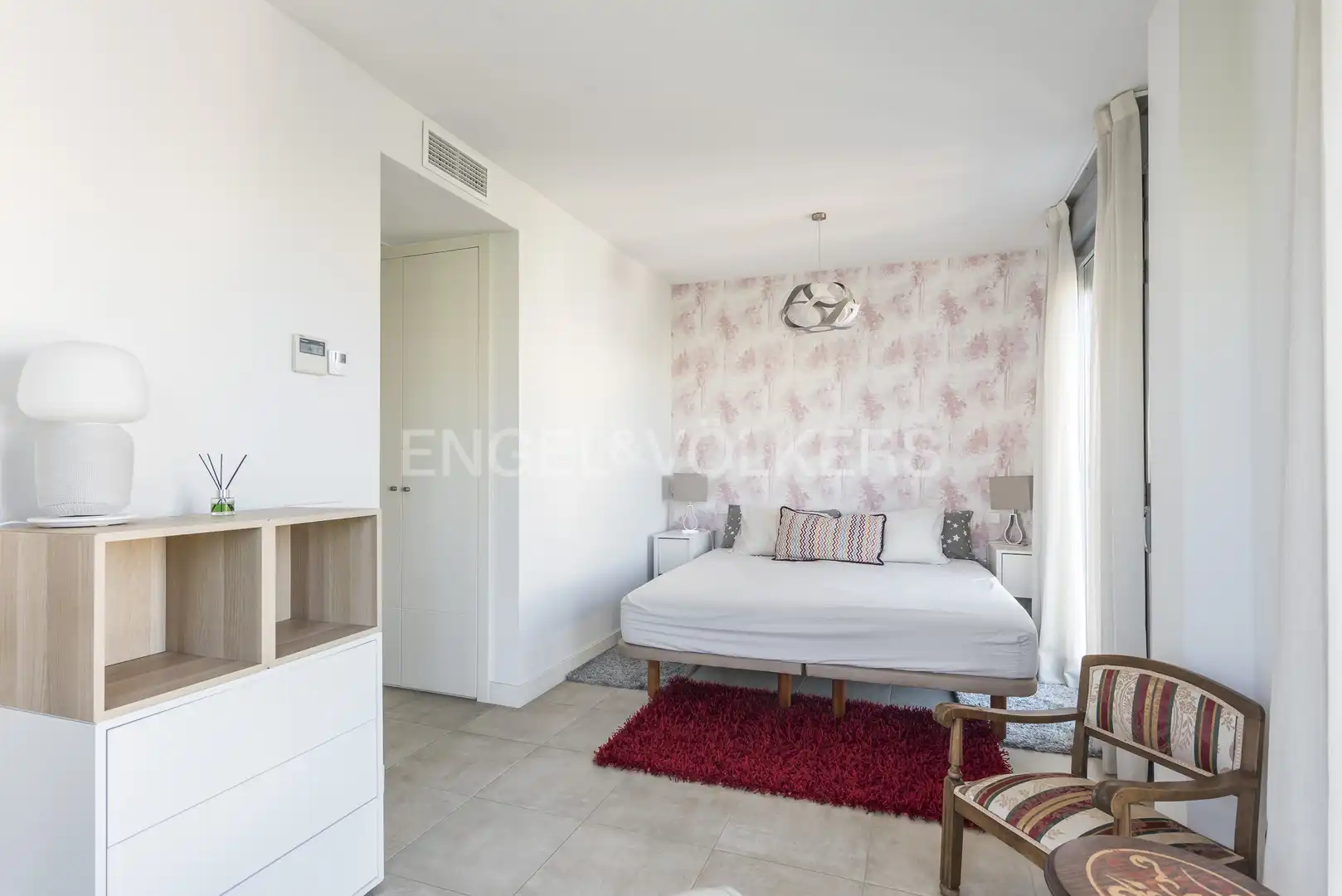 Schlafzimmer von Dachboden zur Miete in Madrid mit Klimaanlage, Heizung und Terrasse