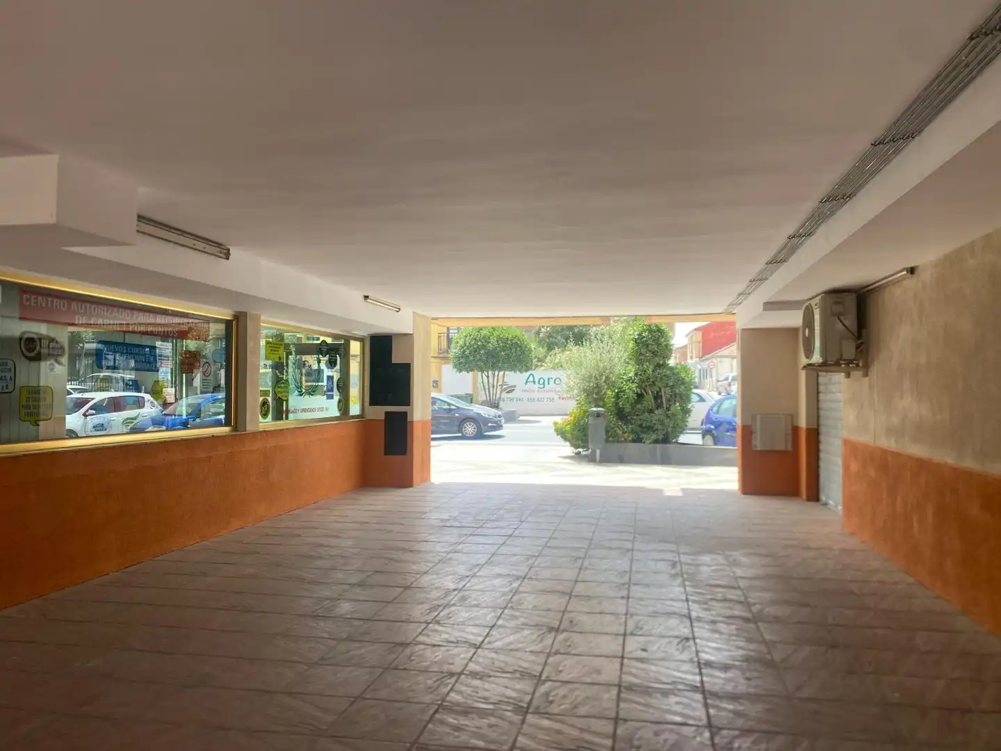 Local en venta en Las Gabias con Aire acondicionado