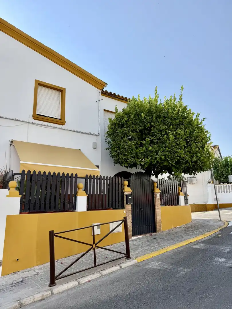 Vista exterior de Casa o chalet en venta en Camas con Aire acondicionado, Calefacción y Terraza