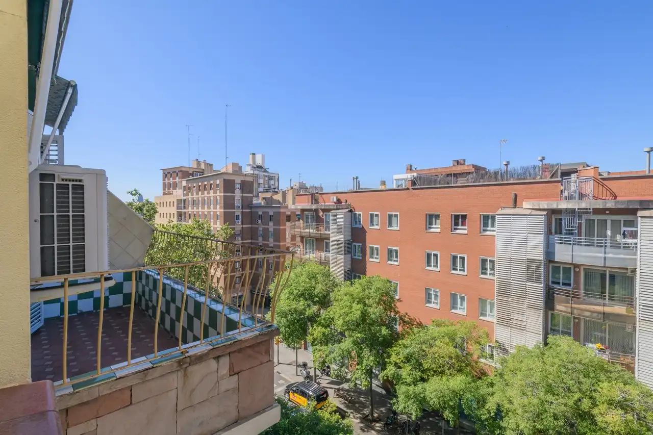 Vista exterior de Piso en venta en Barcelona con Aire acondicionado, Calefacción y Balcón