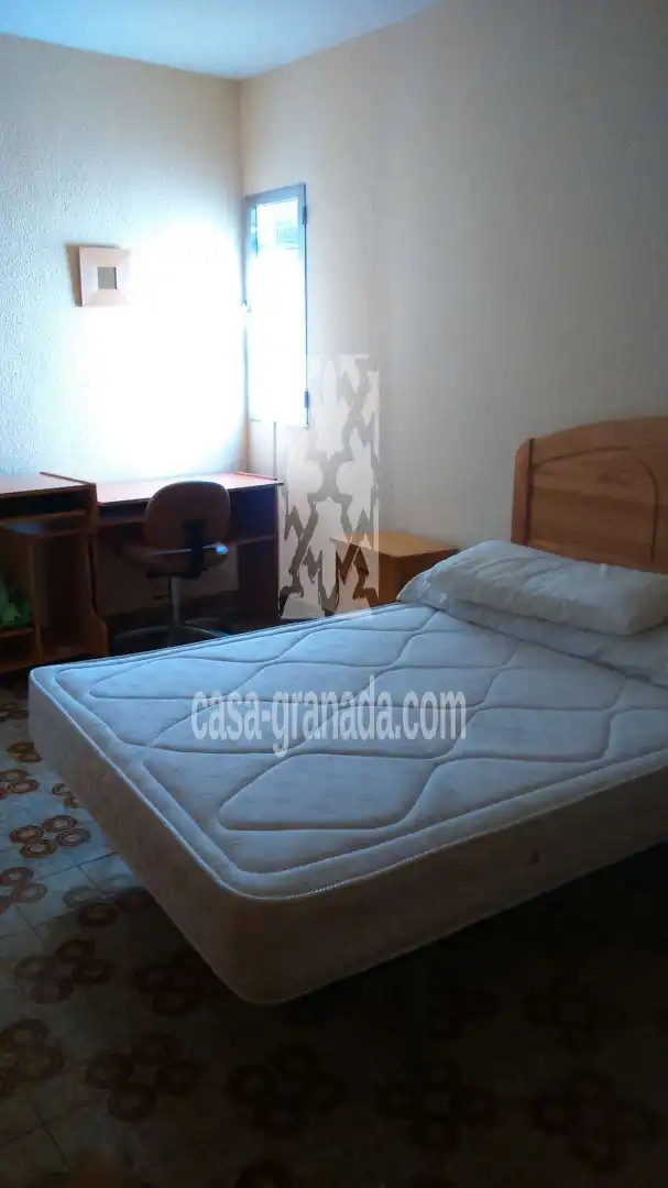 Schlafzimmer von Wohnung zum Verkauf in Granada mit Möbliert und Balkon