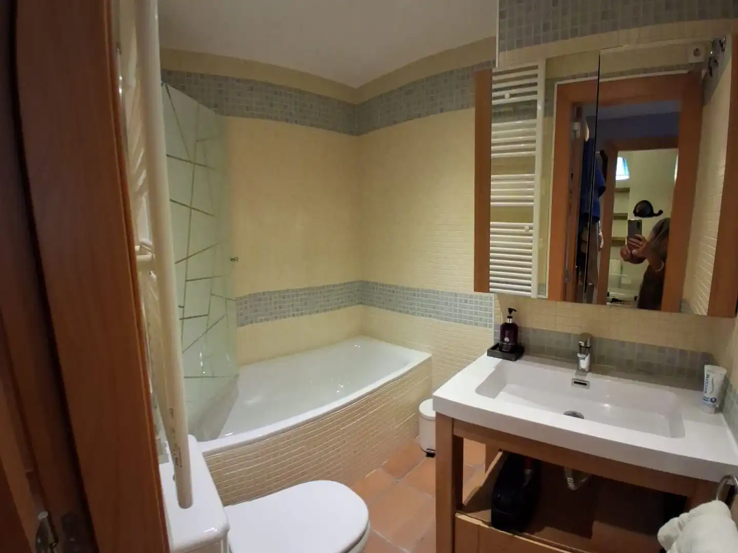 Badezimmer von Wohnung zur Miete in Zona alta