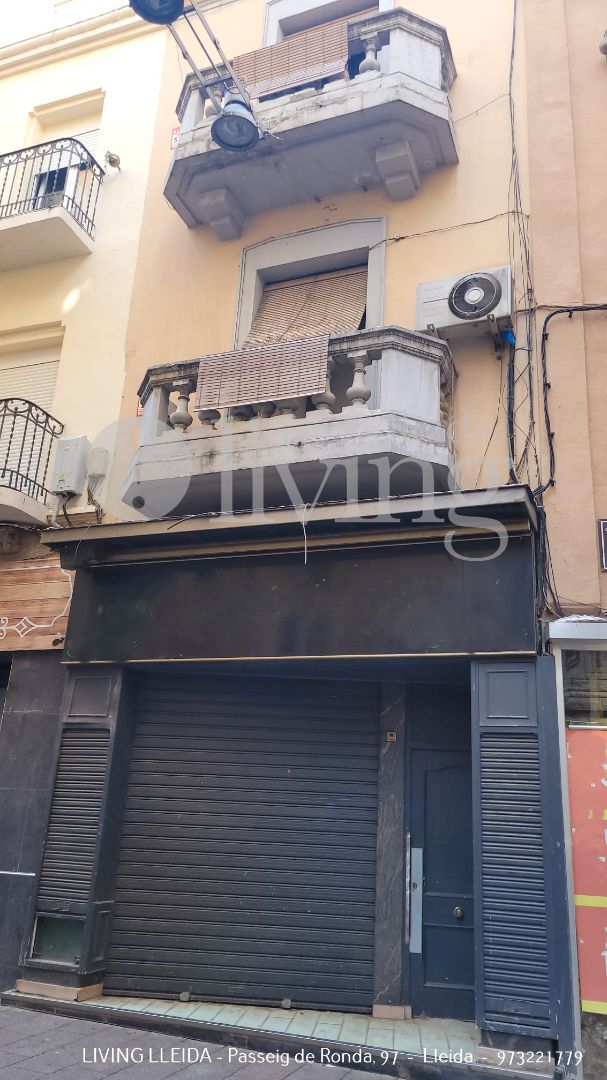 Vista exterior de Edifici en venda en  Lleida Capital