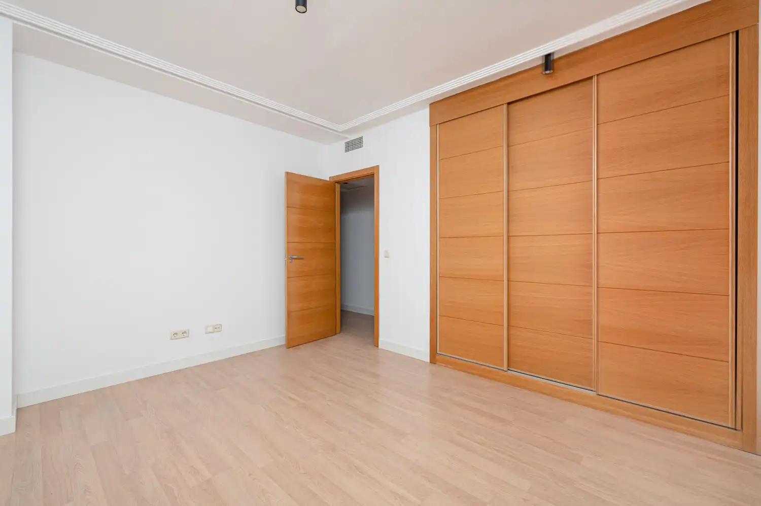 Habitación de Piso en venta en Madrid con Trastero