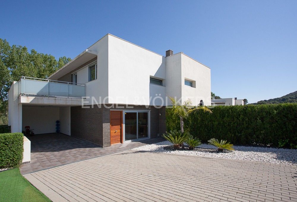 Exterior view of House or chalet for sale in Chiva  with Air Conditioner, Heating and Private garden