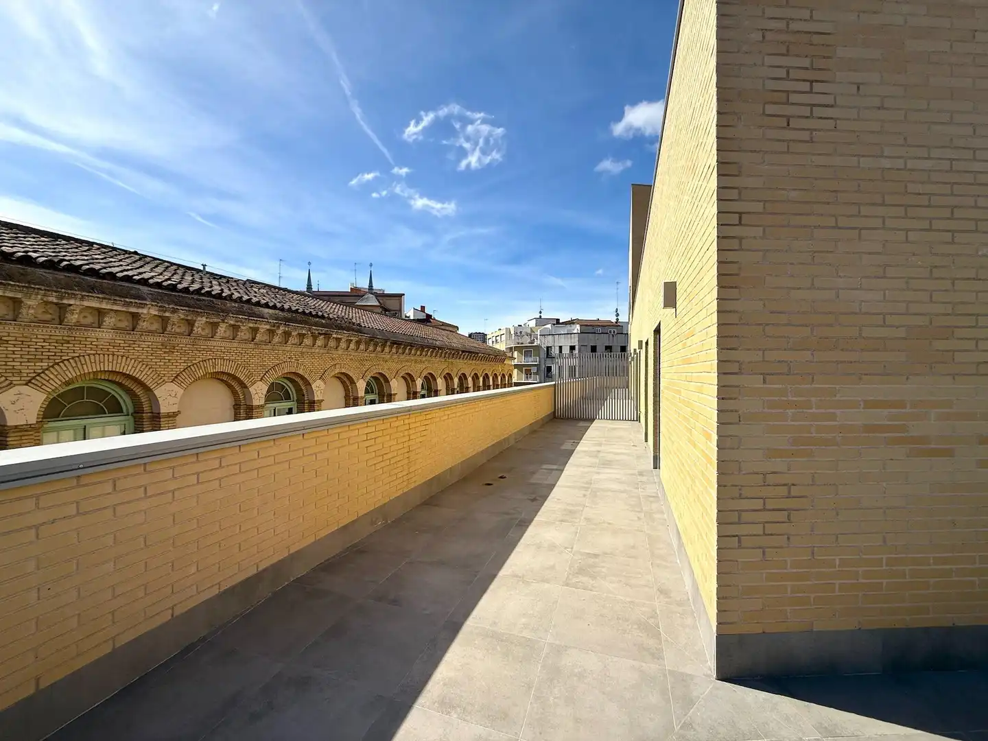 Terraza de Ático en venta en Zaragoza con Calefacción, Terraza y Trastero