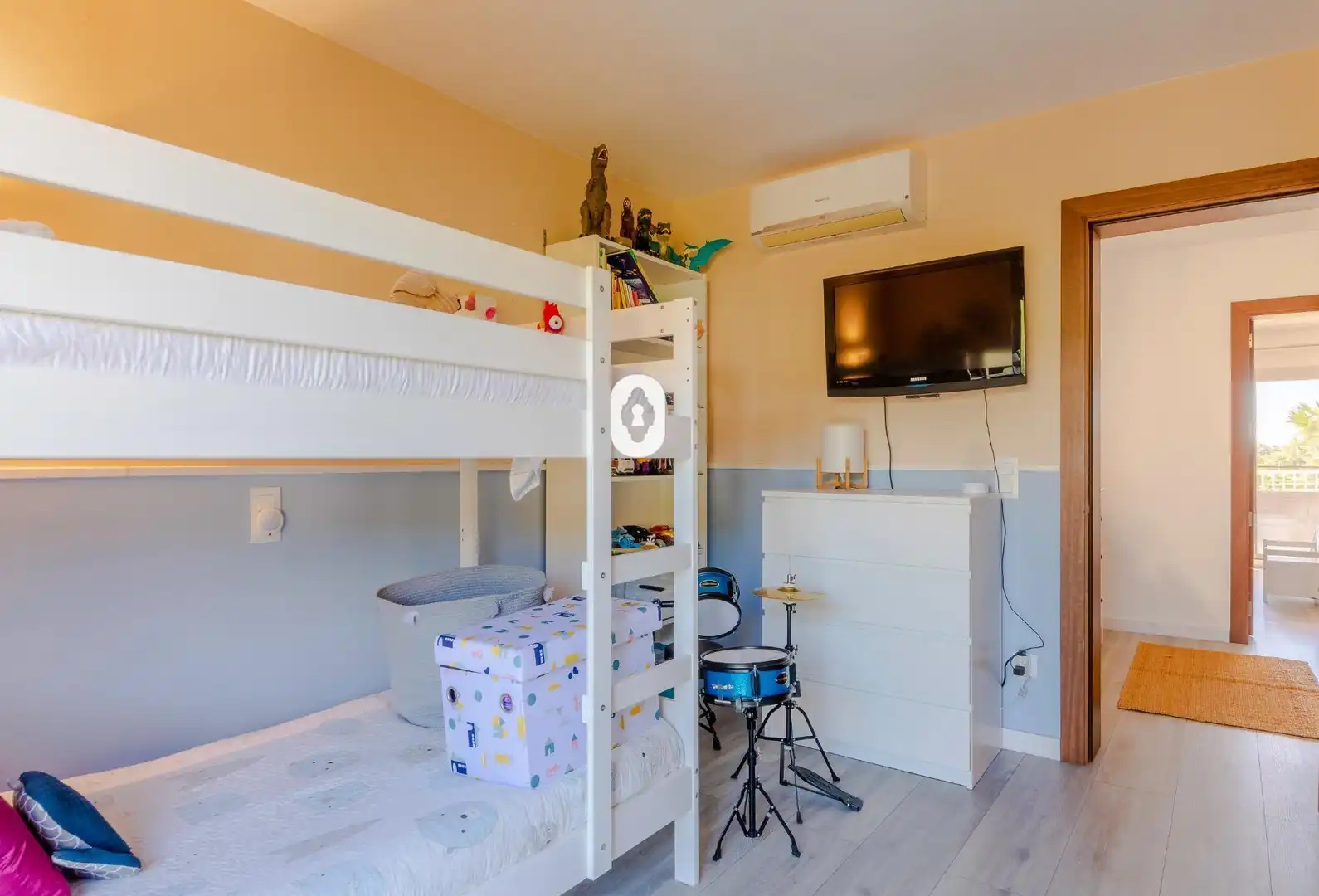 Dormitori de Casa adosada en venda en Sa Pobla amb Aire condicionat, Jardí privat i Parquet