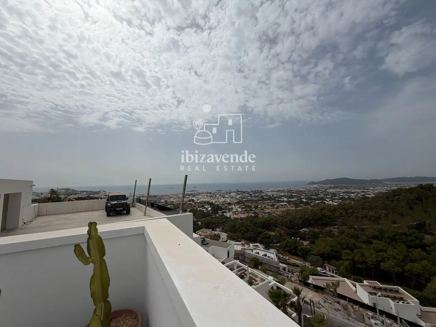 Vista exterior de Casa o xalet de lloguer en Eivissa amb Piscina i Moblat