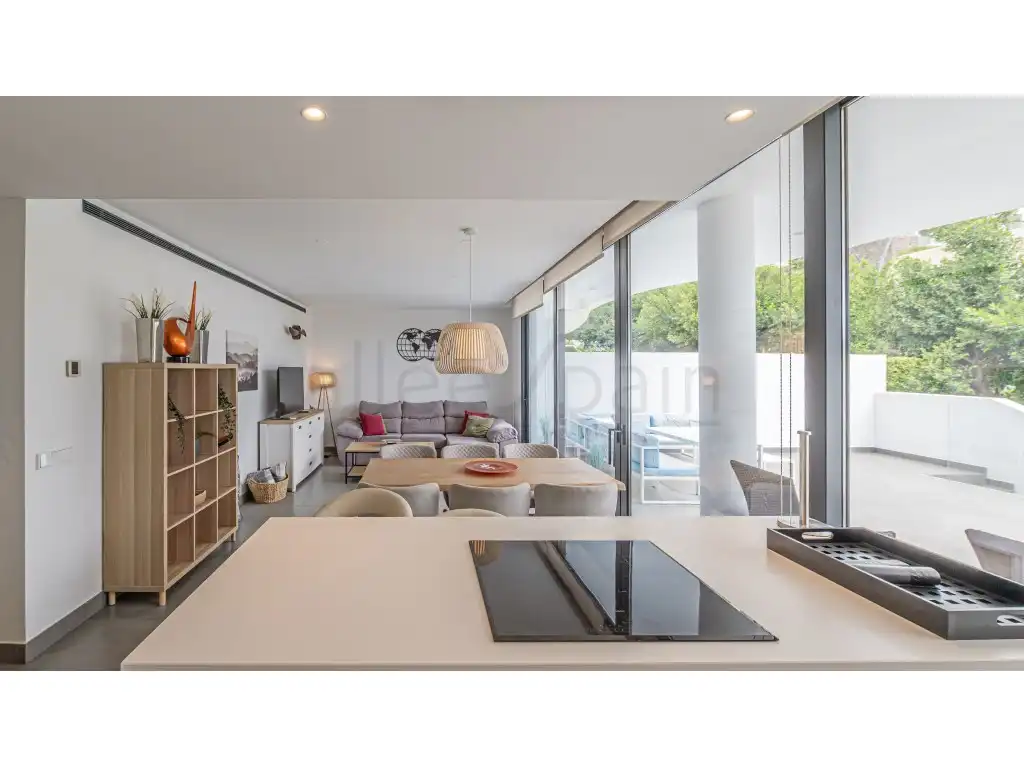 Sala d'estar de Apartament en venda en Fuengirola amb Jardí privat, Moblat i Piscina comunitària