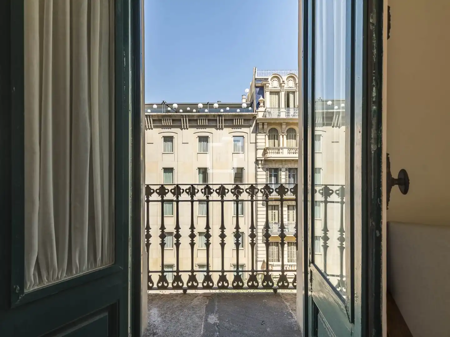 Schlafzimmer von Wohnung zum Verkauf in Barcelona mit Klimaanlage, Heizung und Terrasse