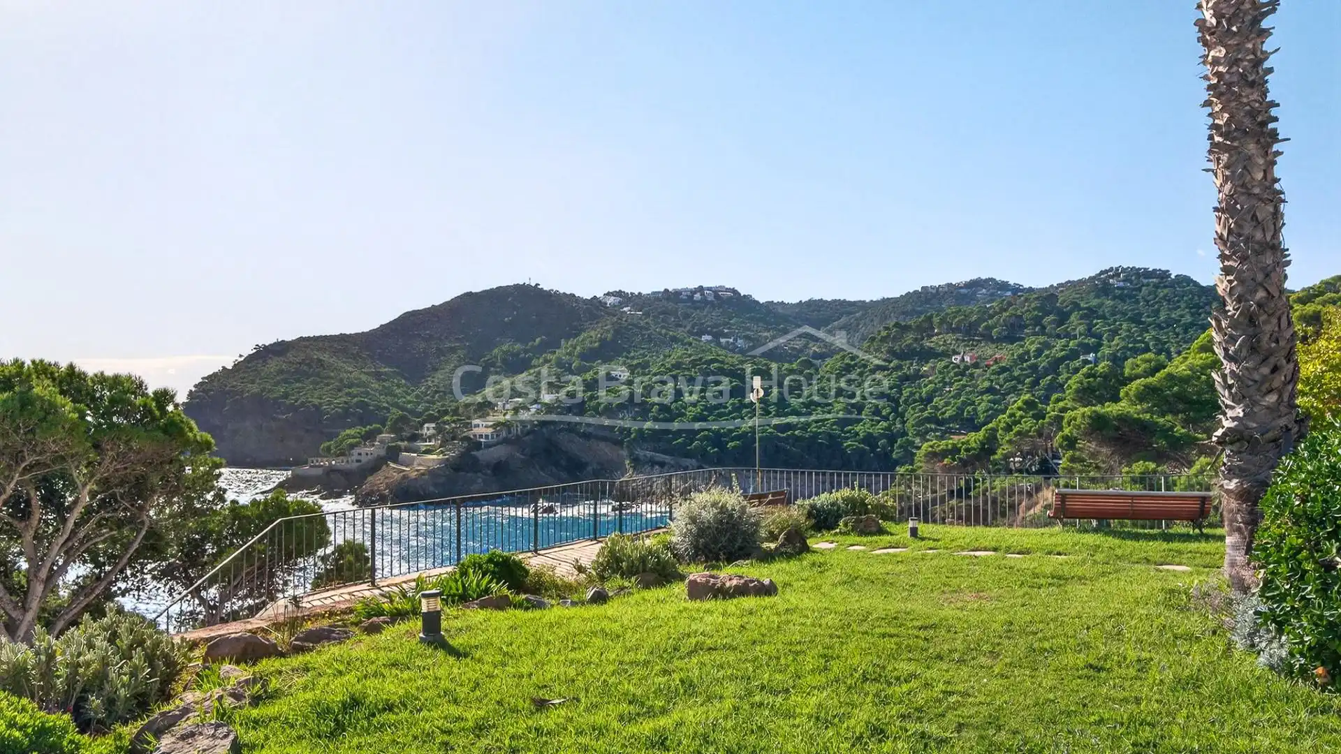 Wohnungen zum Verkauf in Begur mit Terrasse, Schwimmbad und Ofen