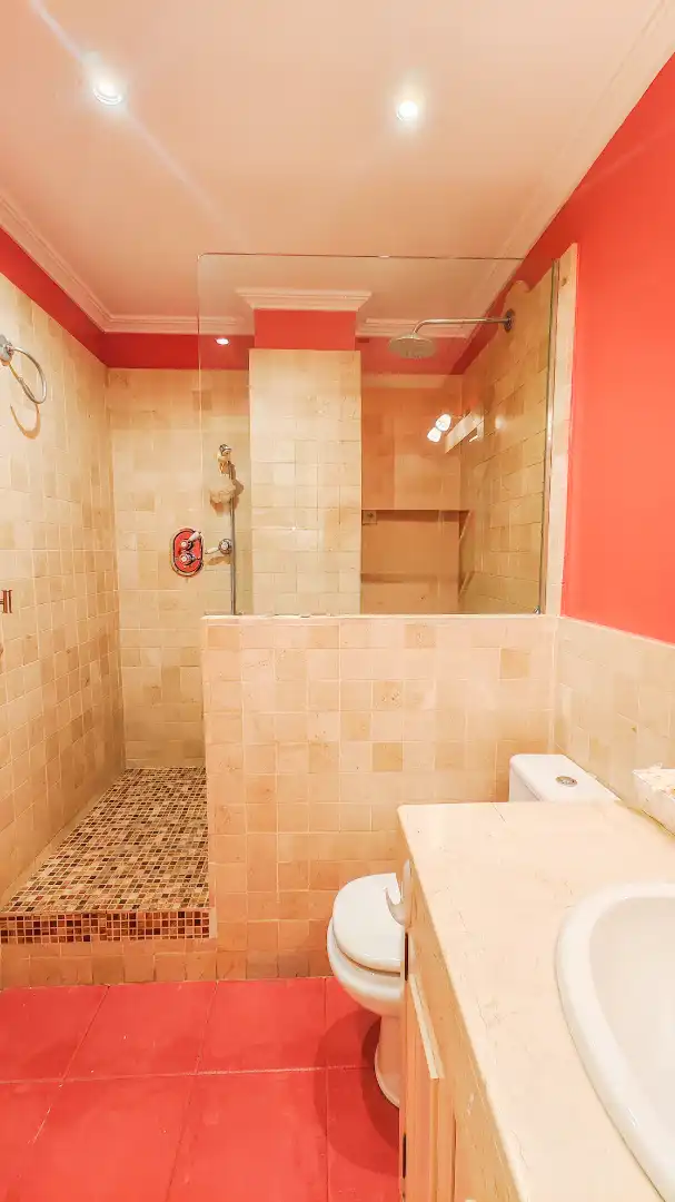 Baño de Piso en venta en Madrid con Aire acondicionado, Calefacción y Jardín privado