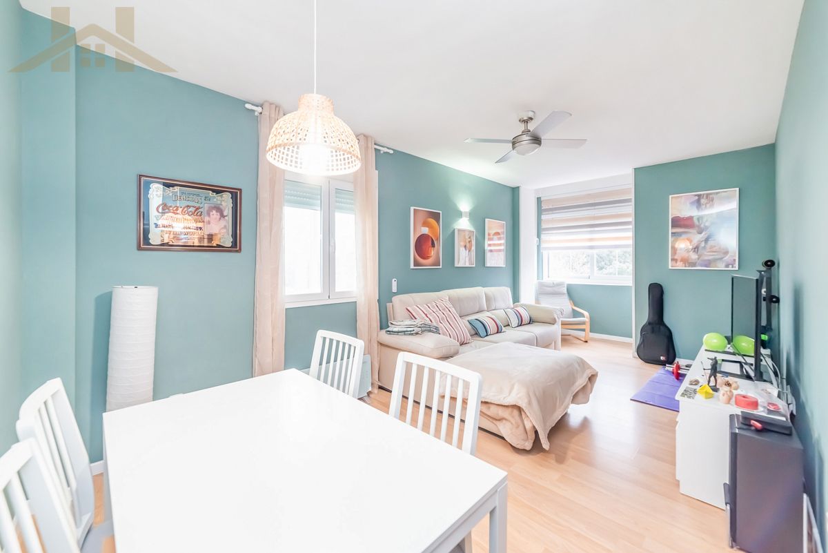 Wohnzimmer von Wohnung zum verkauf in Navalagamella mit Klimaanlage und Heizung