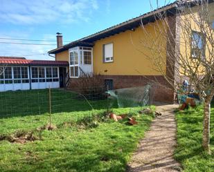 Vista exterior de Casa o xalet en venda en Siero amb Terrassa i Piscina